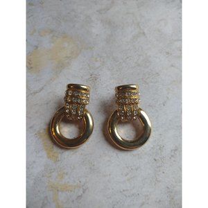 Vintage E Pearl Gold Tone Door Knocker Hoop Earrings Estate Jewelry